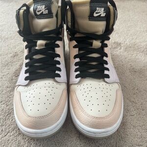 Jordan(WMNS) Air 1 High Zoom
Comfort 'Easter'